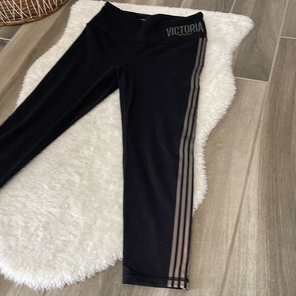𝅺Victoria’s Secret Sport Capris - Picture 3 of 8